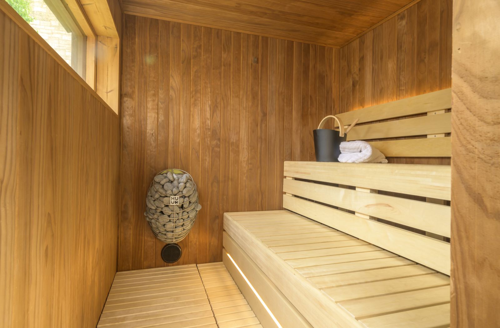 Outdoor garden sauna